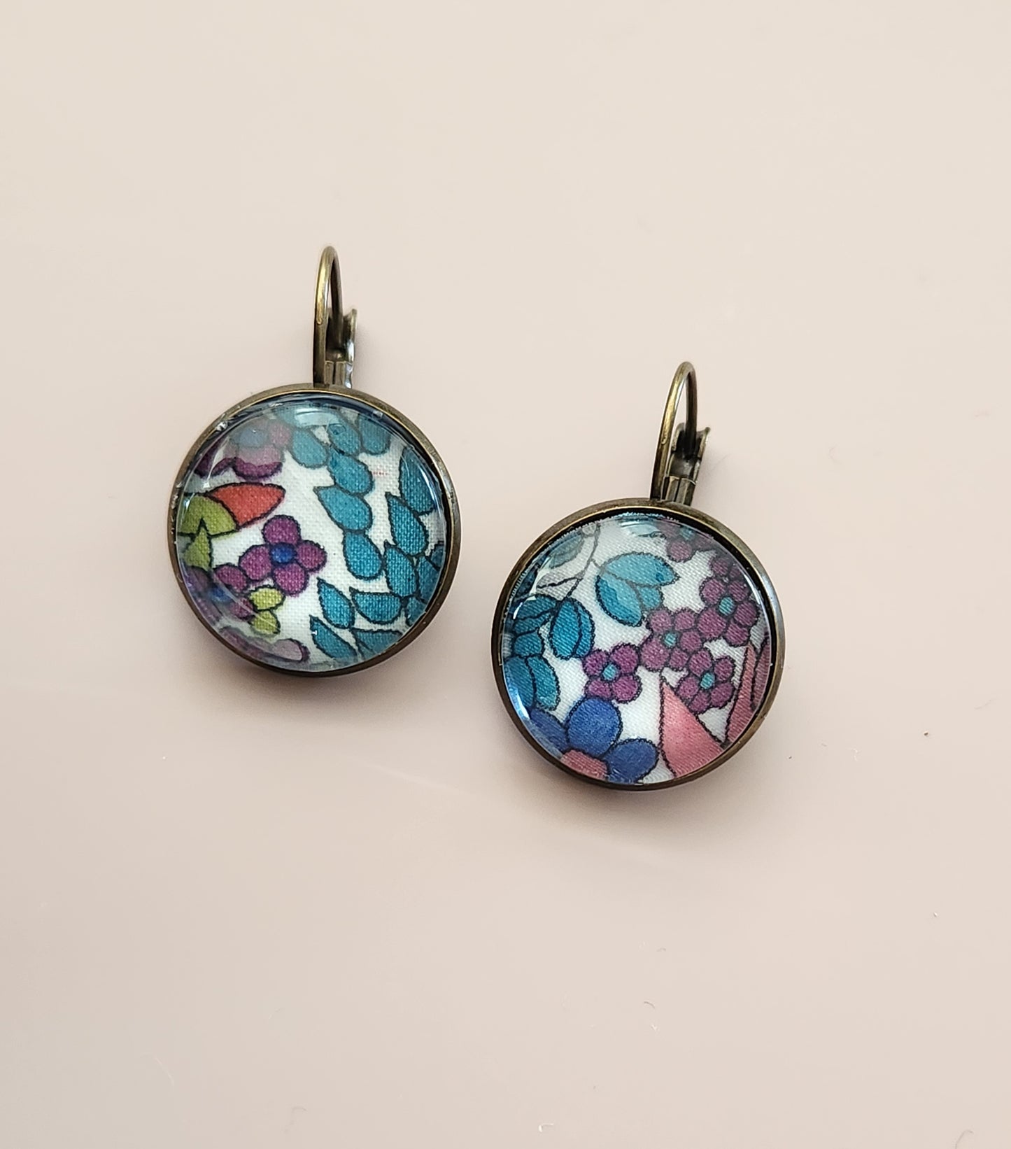 Boucles d'Oreilles Dormeuses Liberty en Laiton Bronze 18mm - Bijoux Artisanaux Faits Main - Plusieurs Coloris Disponibles