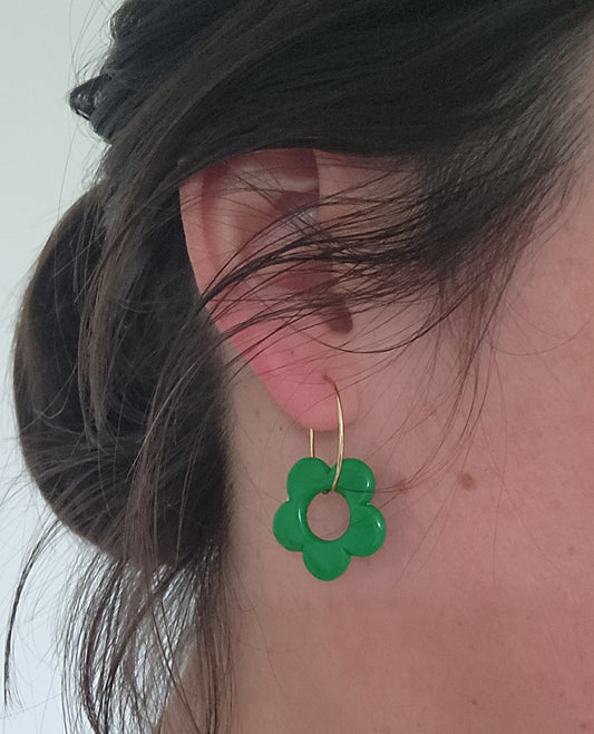 Boucles d'Oreilles Créoles Fleur en Résine 21mm - Bijoux Artisanaux Dorés Or Fin - Acier Inoxydable 316 - Plusieurs Coloris Disponibles