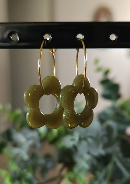 Boucles d'Oreilles Créoles Fleur en Résine 21mm - Bijoux Artisanaux Dorés Or Fin - Acier Inoxydable 316 - Plusieurs Coloris Disponibles