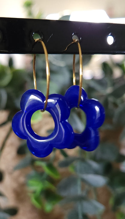 Boucles d'Oreilles Créoles Fleur en Résine 21mm - Bijoux Artisanaux Dorés Or Fin - Acier Inoxydable 316 - Plusieurs Coloris Disponibles