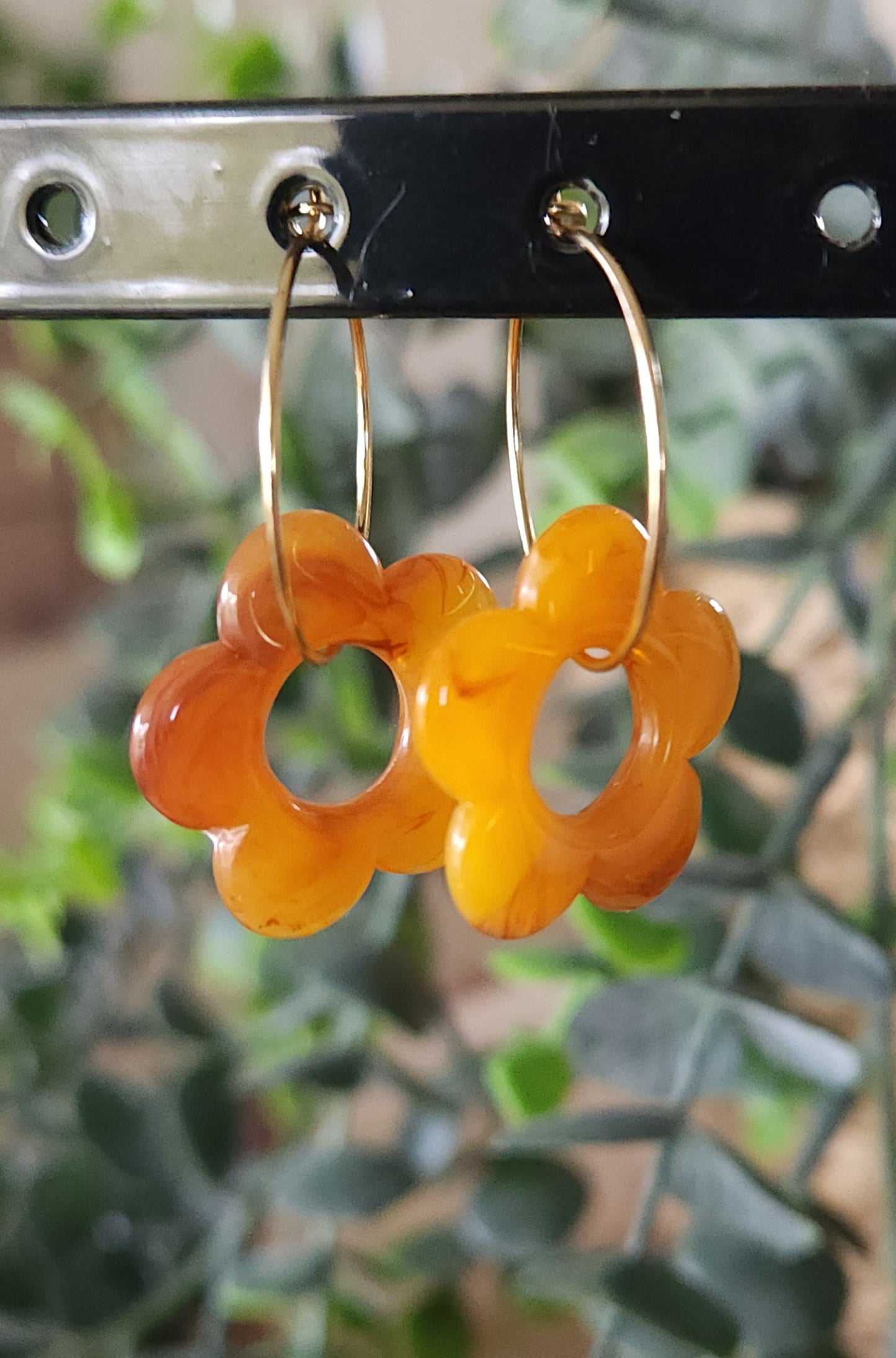 Boucles d'Oreilles Créoles Fleur en Résine 21mm - Bijoux Artisanaux Dorés Or Fin - Acier Inoxydable 316 - Plusieurs Coloris Disponibles