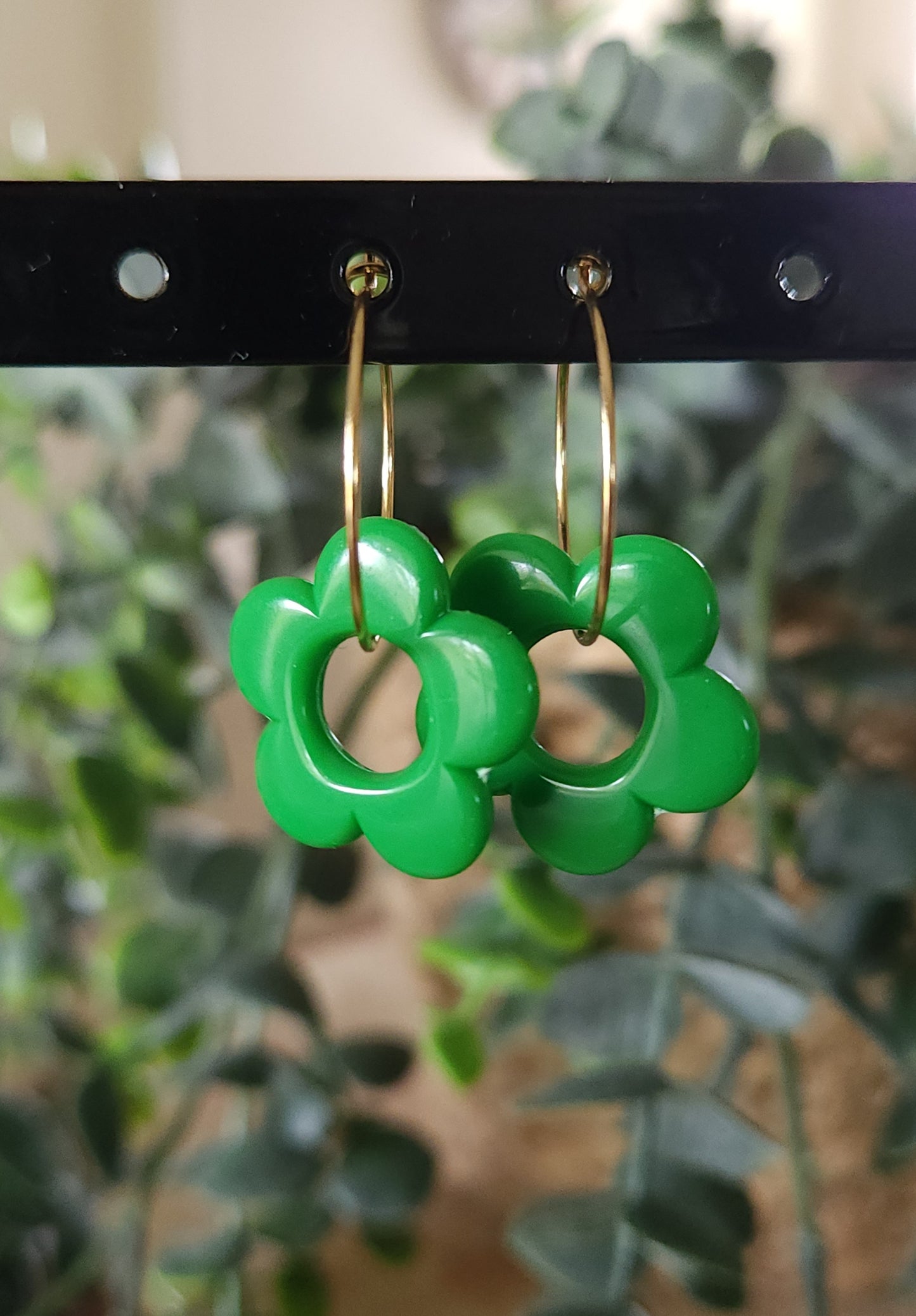 Boucles d'Oreilles Créoles Fleur en Résine 21mm - Bijoux Artisanaux Dorés Or Fin - Acier Inoxydable 316 - Plusieurs Coloris Disponibles