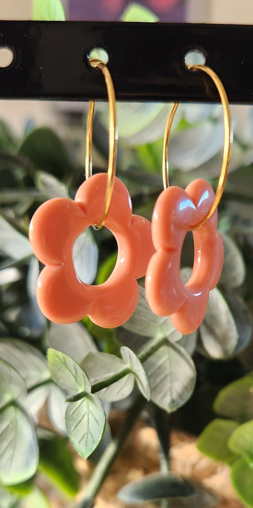 Boucles d'Oreilles Créoles Fleur en Résine 21mm - Bijoux Artisanaux Dorés Or Fin - Acier Inoxydable 316 - Plusieurs Coloris Disponibles