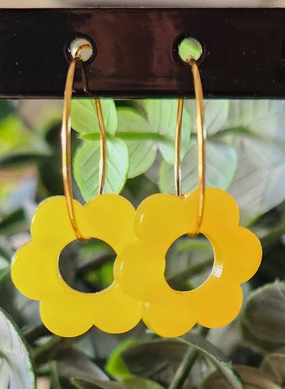 Boucles d'Oreilles Créoles Fleur en Résine 21mm - Bijoux Artisanaux Dorés Or Fin - Acier Inoxydable 316 - Plusieurs Coloris Disponibles