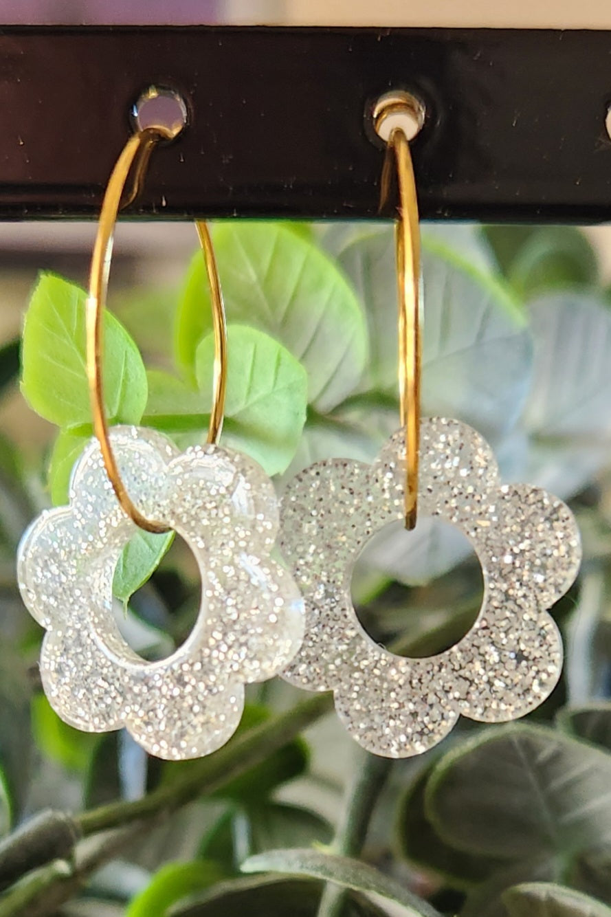 Boucles d'Oreilles Créoles Fleur en Résine 21mm - Bijoux Artisanaux Dorés Or Fin - Acier Inoxydable 316 - Plusieurs Coloris Disponibles