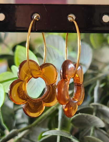 Boucles d'Oreilles Créoles Fleur en Résine 21mm - Bijoux Artisanaux Dorés Or Fin - Acier Inoxydable 316 - Plusieurs Coloris Disponibles