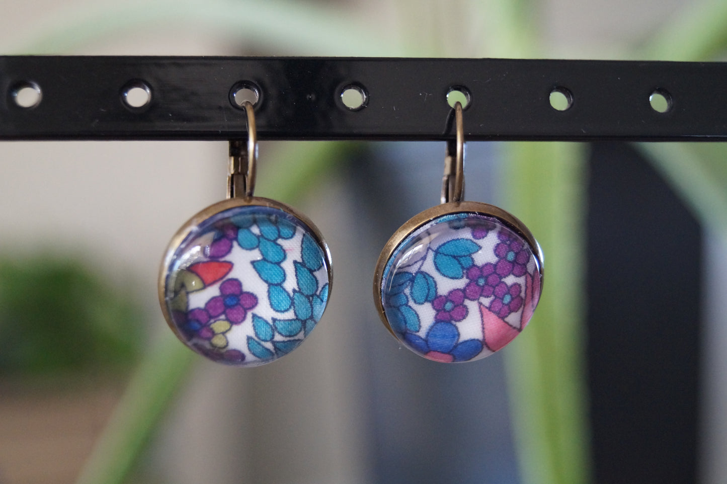 Boucles d'Oreilles Dormeuses Liberty en Laiton Bronze 18mm - Bijoux Artisanaux Faits Main - Plusieurs Coloris Disponibles