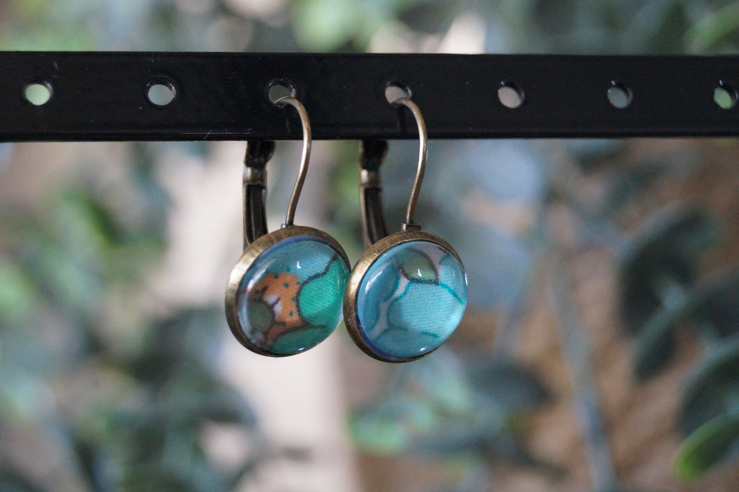 Boucles d'Oreilles Dormeuses Liberty en Laiton Bronze 12mm - Bijoux Artisanaux Faits Main - Plusieurs Coloris Disponibles